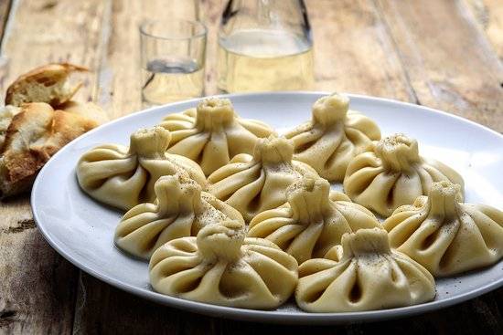 Chinkali. Te gruzińskie pierożki, z których wytryskuje przepyszny rosołek są rozkoszą dla podniebienia! Chinkali. Te gruzińskie pierożki, z których wytryskuje przepyszny rosołek są rozkoszą dla podniebienia!