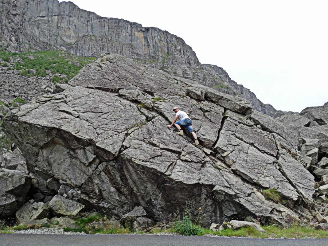 Gloppedalsura. Milion lat historii, głazy wielkie jak dom i wielka bitwa o niepodległość. Gloppedalsura. Milion lat historii, głazy wielkie jak dom i wielka bitwa o niepodległość.