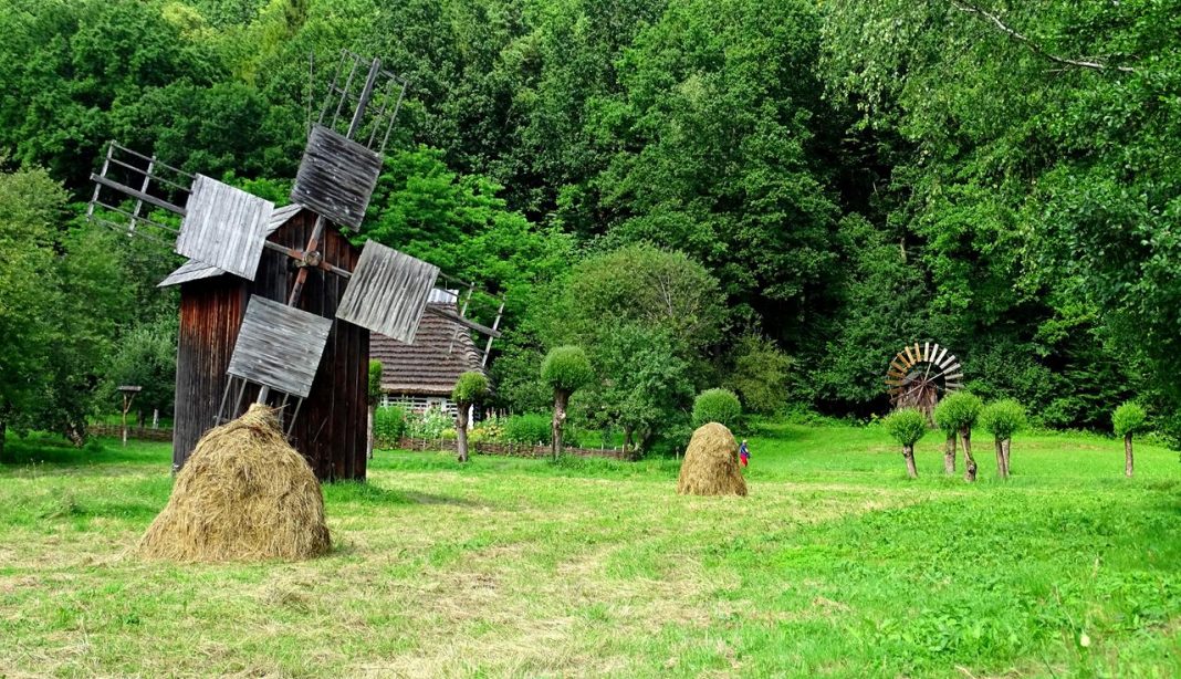 Bieszczady. Co robić w deszcz, skansen w Sanoku i grobowiec Beksińskich. Bieszczady. Co robić w deszcz, skansen w Sanoku i grobowiec Beksińskich.