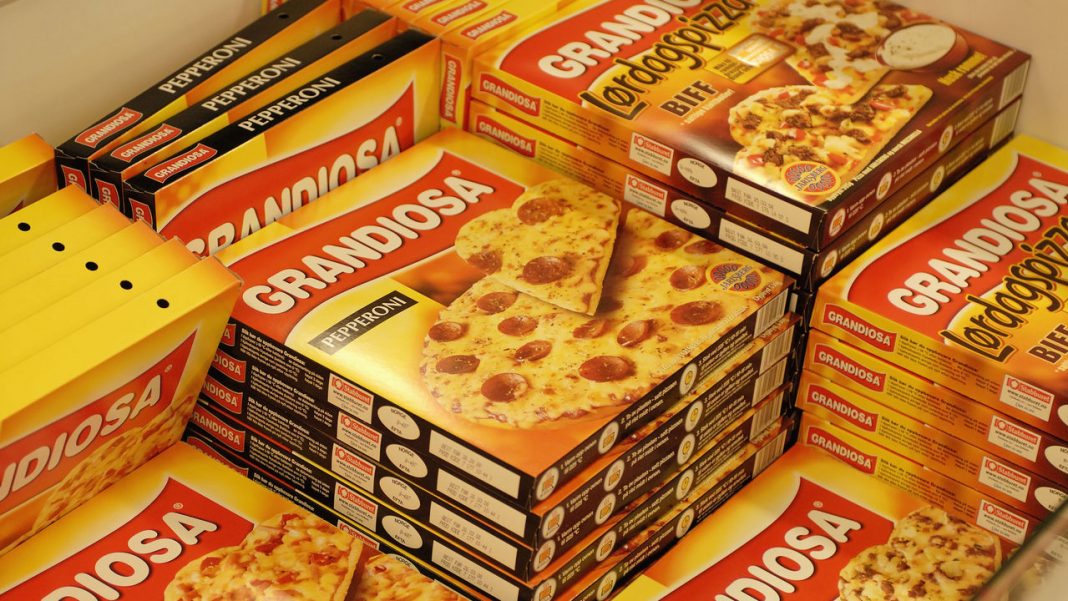 Narodowe danie Norwegów czyli pizza „Grandiosa”. Narodowe danie Norwegów czyli pizza „Grandiosa”.