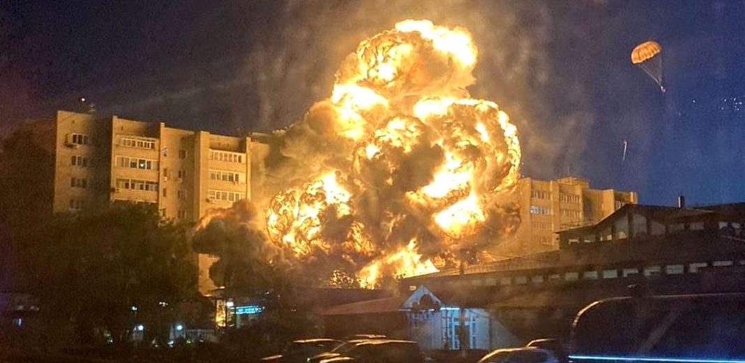 Rosyjski myśliwiec rozbija się o wieżowiec pełen ludzi Rosyjski myśliwiec rozbija się o wieżowiec pełen ludzi