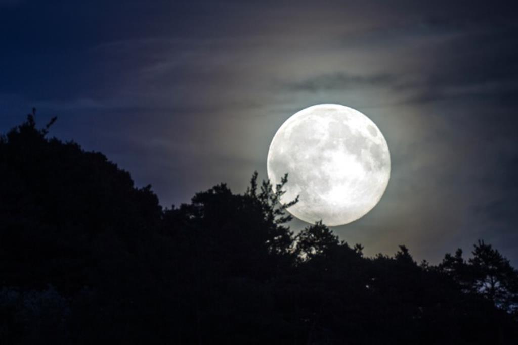 full-moon-1775765_640 (Copy)