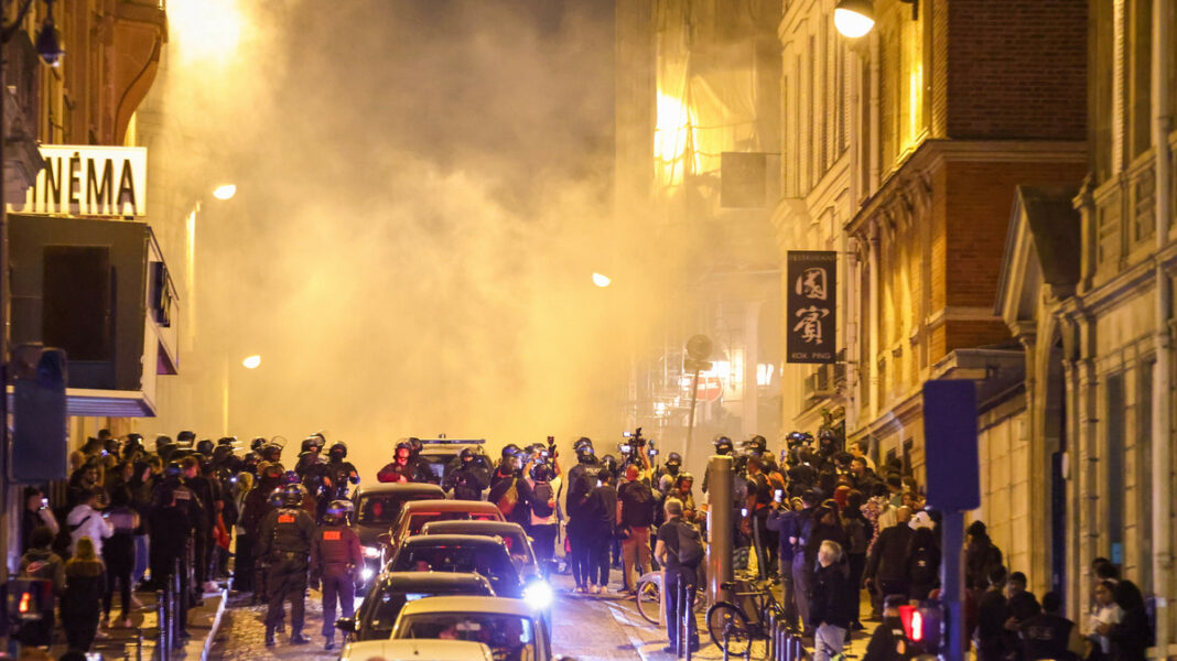 Francuska rewolta, historia sięgająca dziesięcioleci Francuska rewolta, historia sięgająca dziesięcioleci